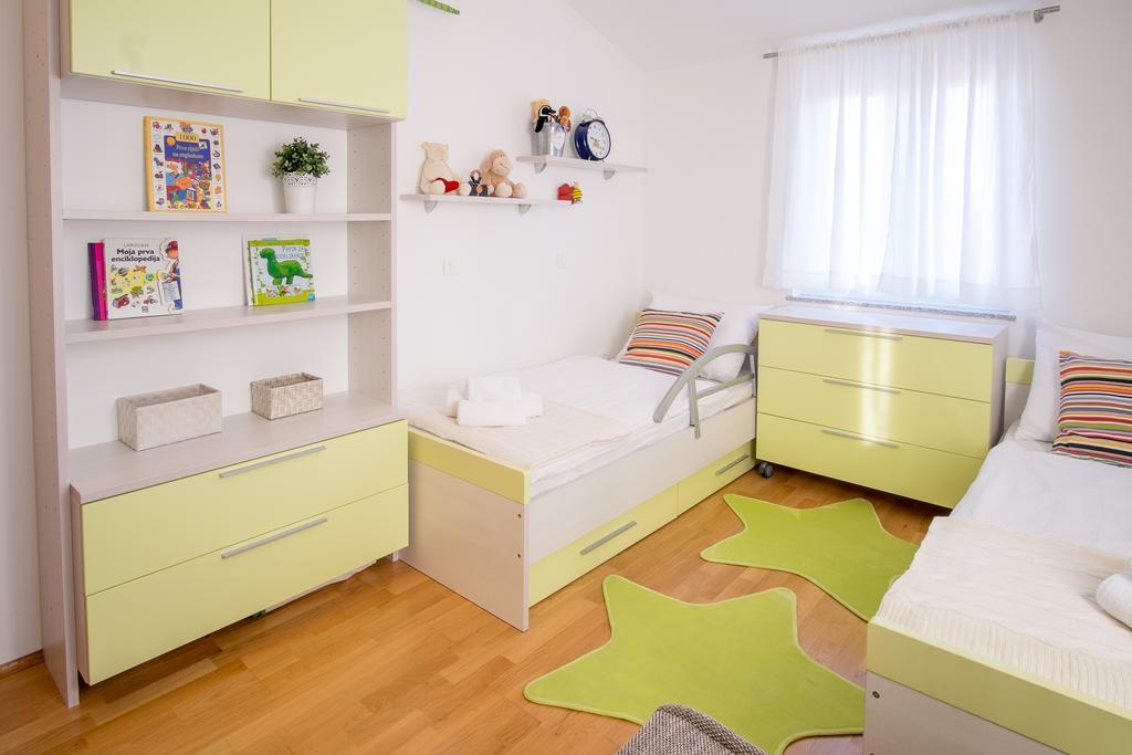 Apartment Ivana 2435 Malinska Esterno foto
