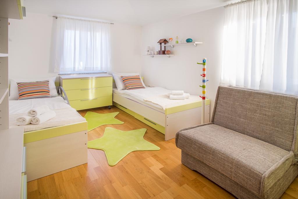 Apartment Ivana 2435 Malinska Esterno foto